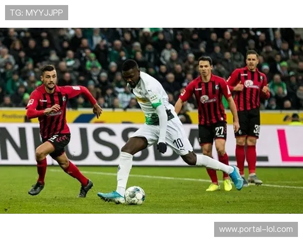 弗赖堡高位逼抢与快速边路推进战术解析