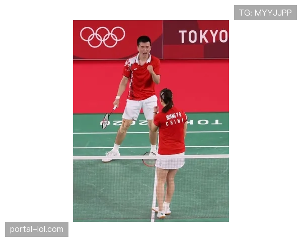 中外野手张利鑫完美接杀高飞球，获决赛金手套奖