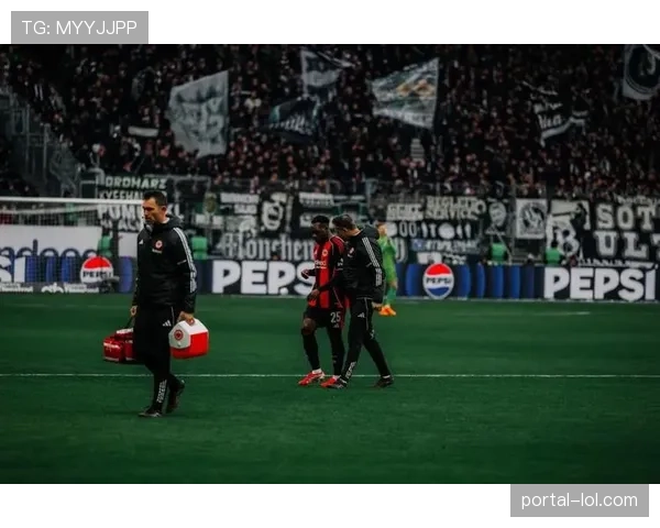 法兰克福后防危机：主力中卫泰特膝关节损伤，边卫克里斯滕森踝关节受伤